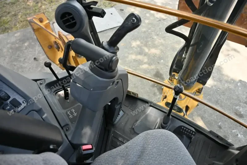 2016 John Deere 310L photo 22