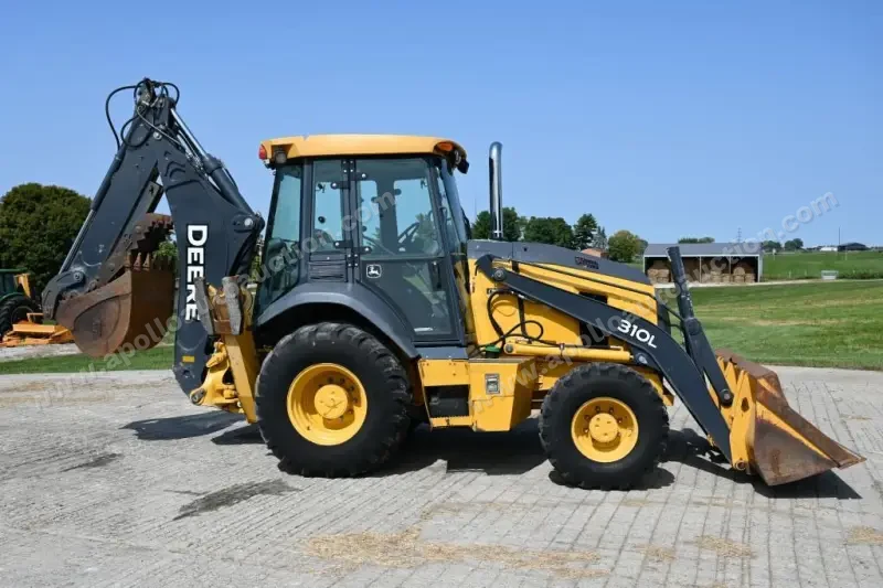 2016 John Deere 310L photo 11