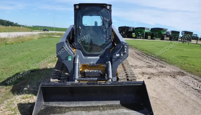 2018 John Deere 333G photo 8