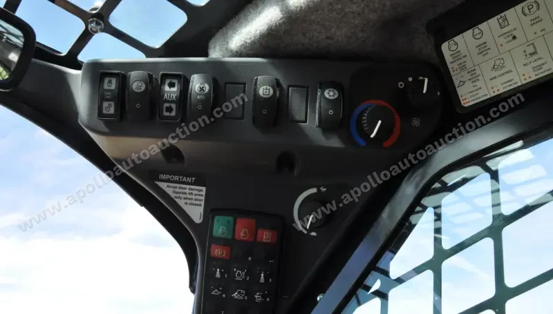 2018 John Deere 333G photo 39