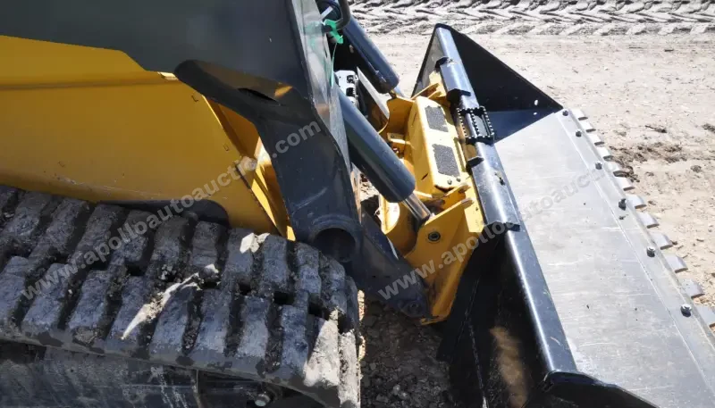 2018 John Deere 333G photo 33