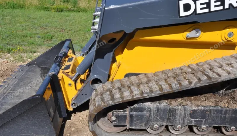 2018 John Deere 333G photo 16