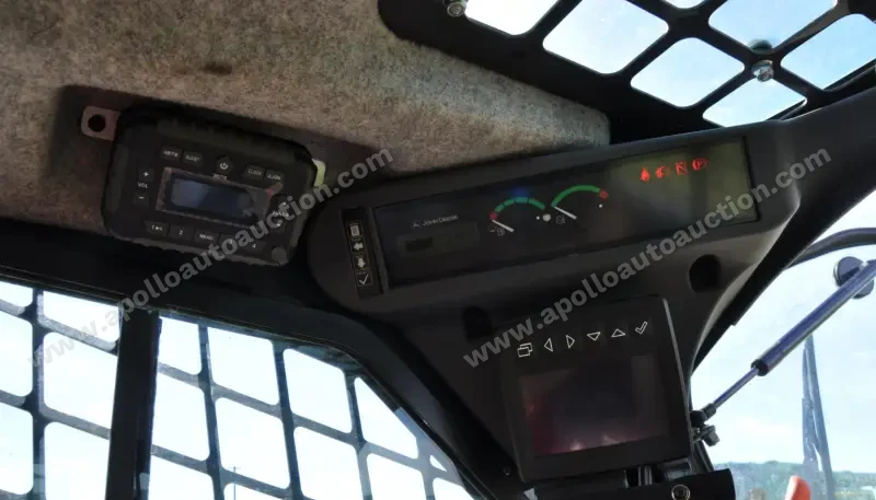 2018 John Deere 333G photo 40