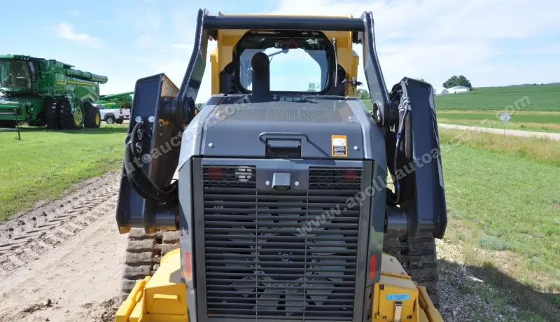 2018 John Deere 333G photo 4
