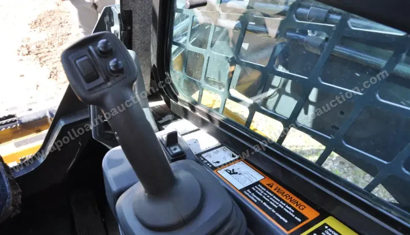 2018 John Deere 333G photo 38