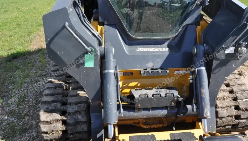 2018 John Deere 333G photo 11
