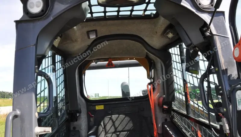 2018 John Deere 333G photo 36