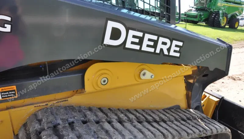 2018 John Deere 333G photo 32