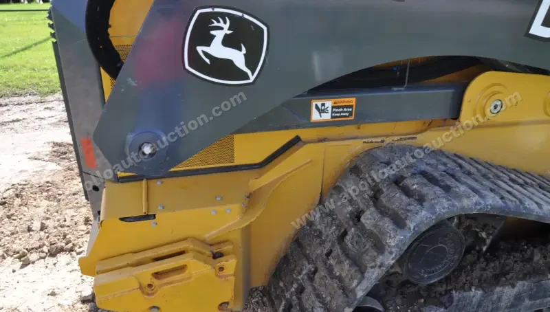 2018 John Deere 333G photo 29