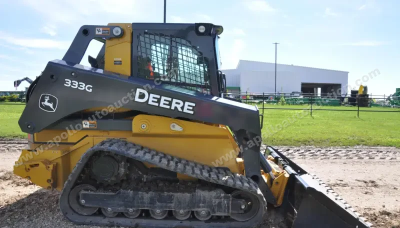 2018 John Deere 333G photo 6