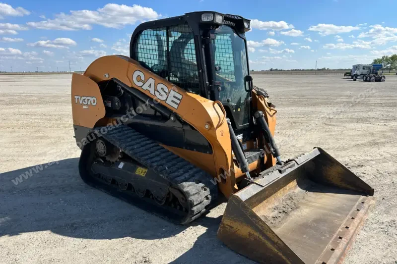 2019 Case TV370 photo 3