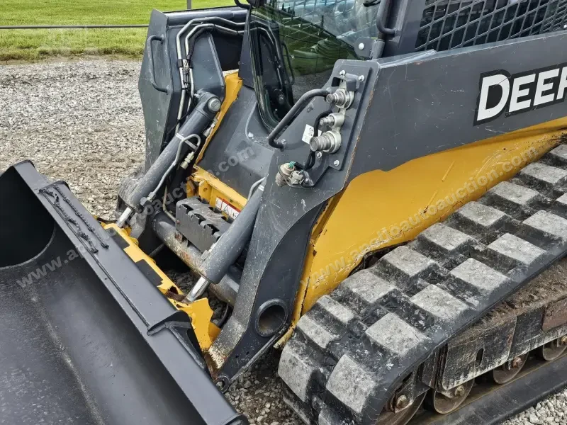 2016 John Deere 323E photo 37