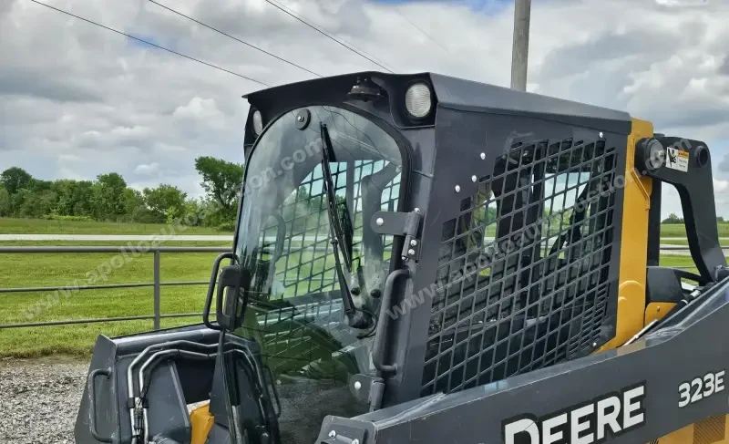 2016 John Deere 323E photo 10