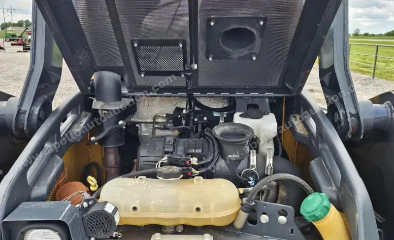 2016 John Deere 323E photo 31