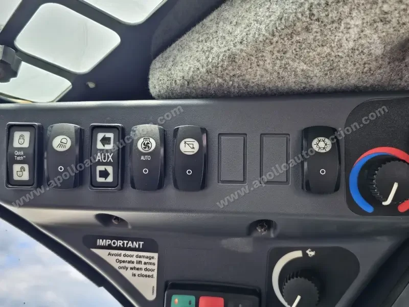 2016 John Deere 323E photo 45