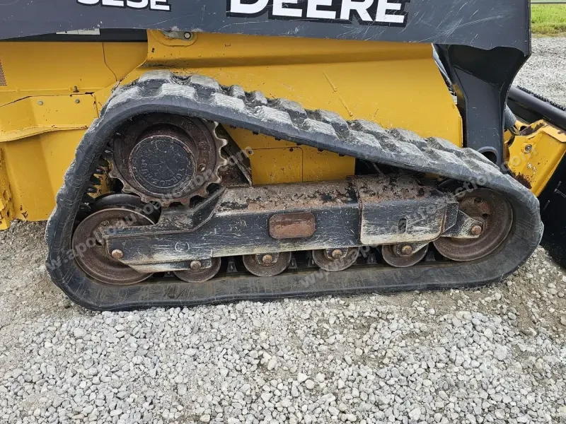 2016 John Deere 323E photo 28