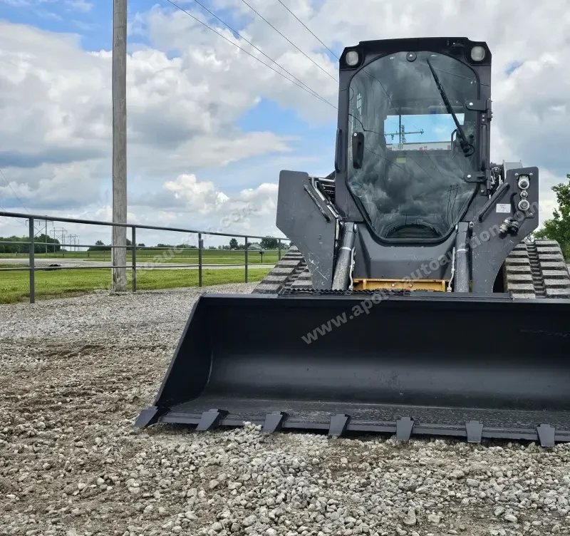 2016 John Deere 323E photo 21