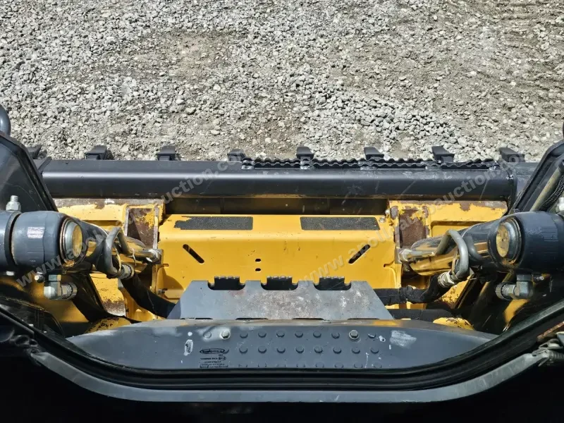 2016 John Deere 323E photo 41