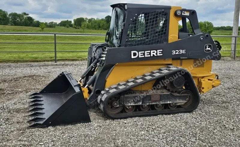 2016 John Deere 323E photo 46