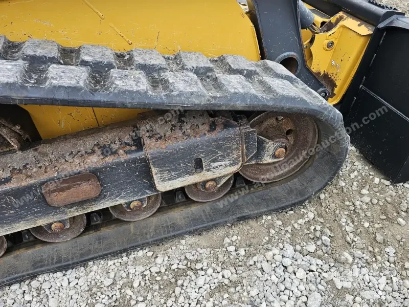 2016 John Deere 323E photo 26