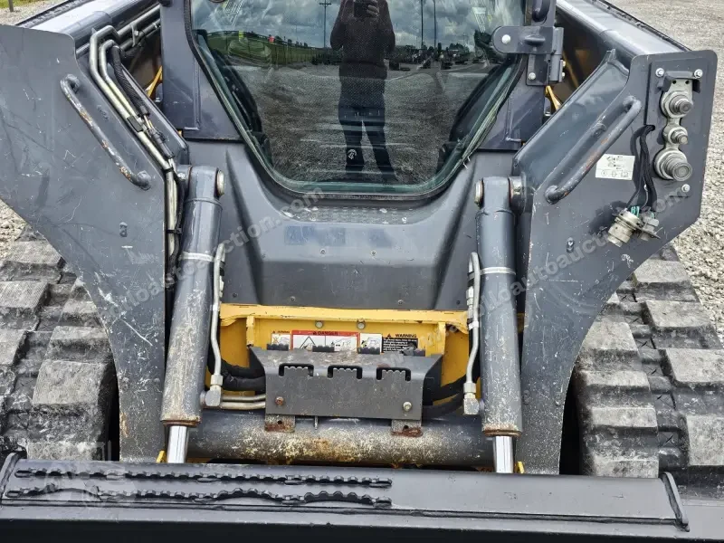 2016 John Deere 323E photo 38