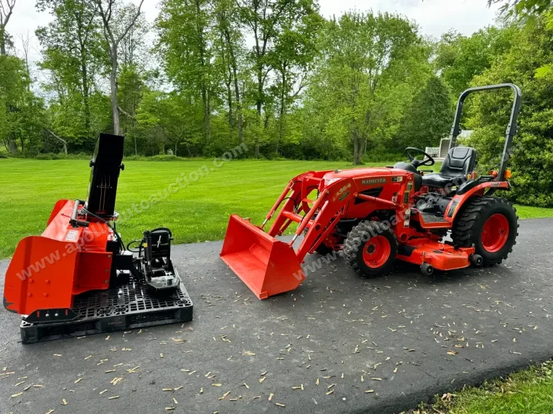 2014 Kubota B2920 Tractor Loader Snowblower photo 4