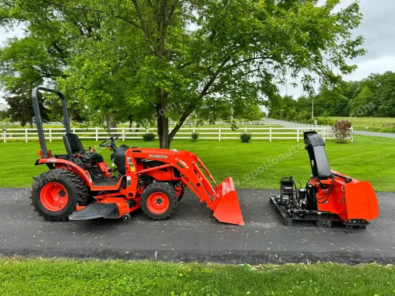 2014 Kubota B2920 Tractor Loader Snowblower photo 1