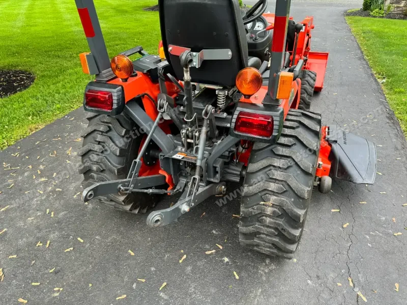 2014 Kubota B2920 Tractor Loader Snowblower photo 14