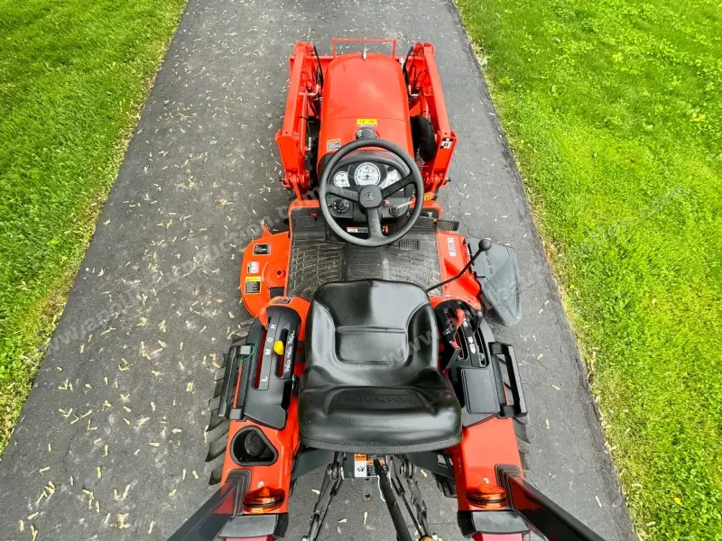 2014 Kubota B2920 Tractor Loader Snowblower photo 15