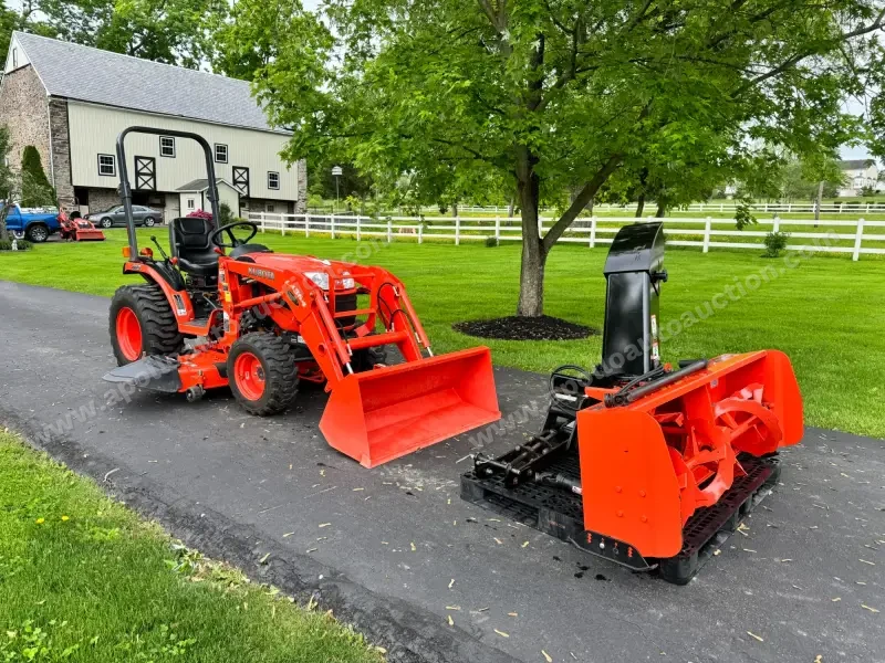 2014 Kubota B2920 Tractor Loader Snowblower photo 2