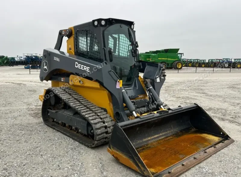 2016 John Deere 333G photo 3