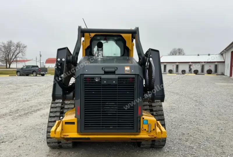 2016 John Deere 333G photo 6