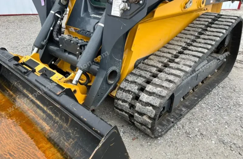 2016 John Deere 333G photo 10