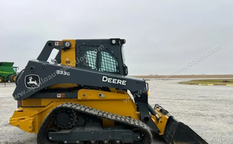 2016 John Deere 333G photo 4