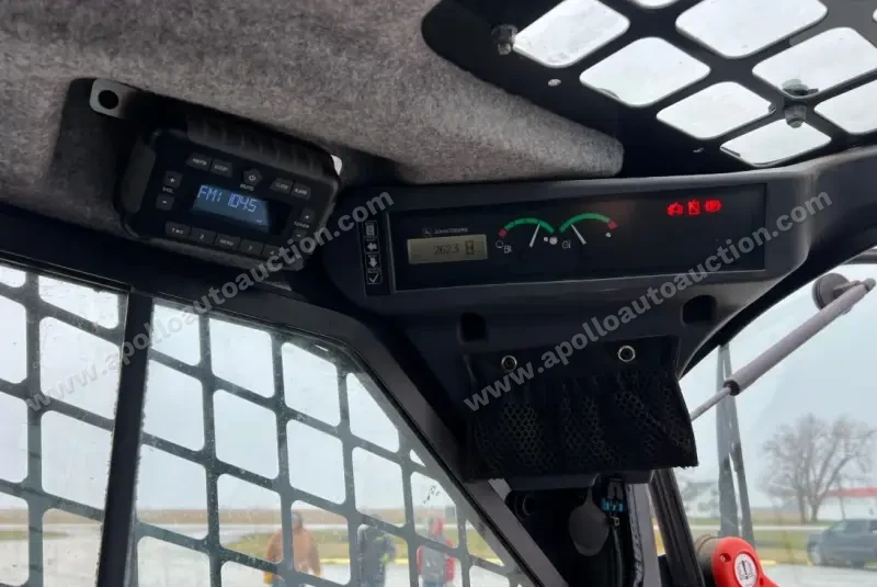 2016 John Deere 333G photo 27