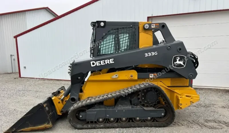 2016 John Deere 333G photo 8