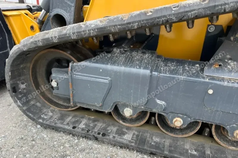 2016 John Deere 333G photo 16