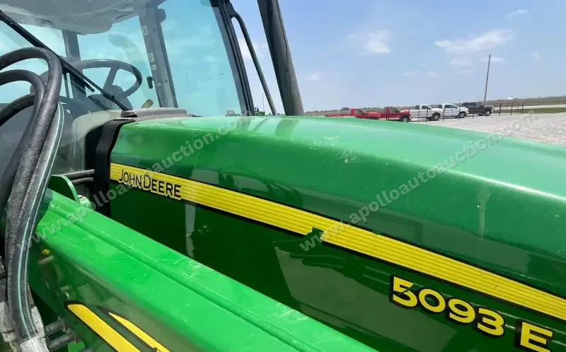 2011 John Deere 5093E MFWD photo 26