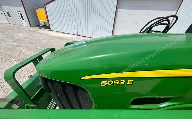 2011 John Deere 5093E MFWD photo 24