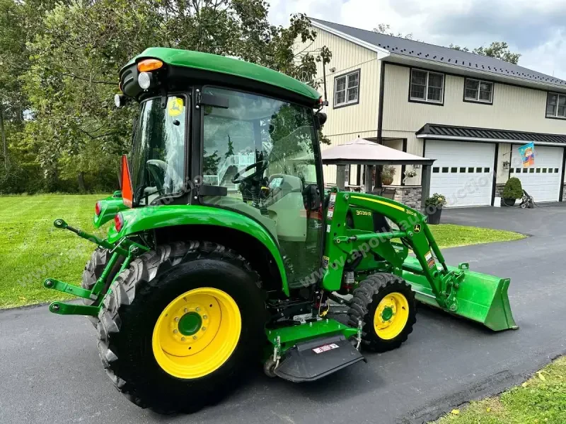 2020 John Deere 3039R photo 20