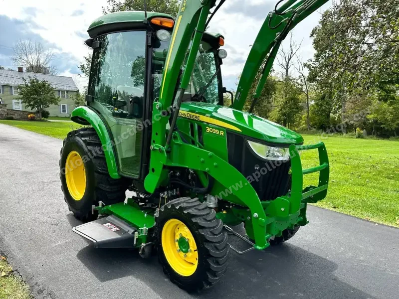 2020 John Deere 3039R photo 8