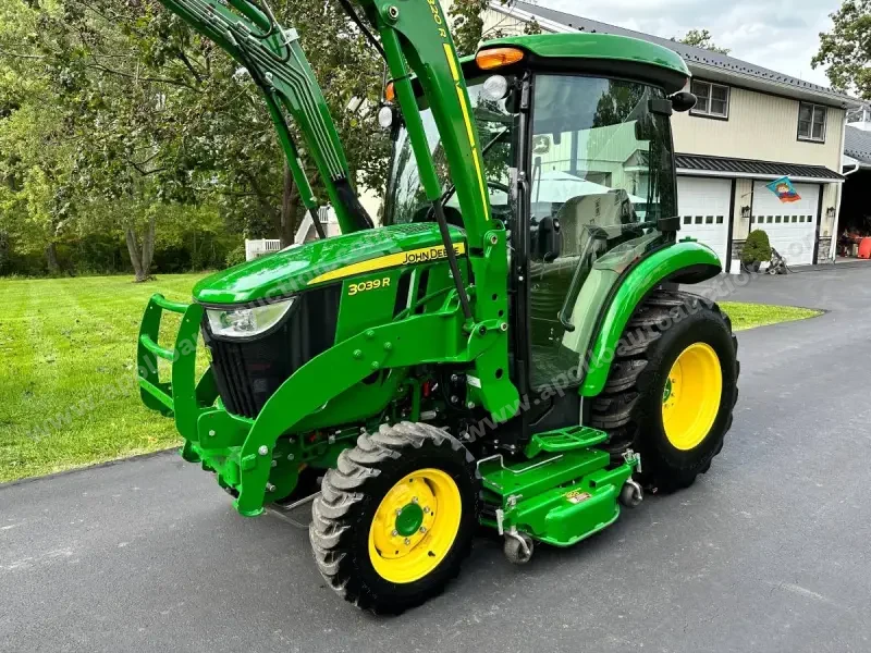 2020 John Deere 3039R photo 9