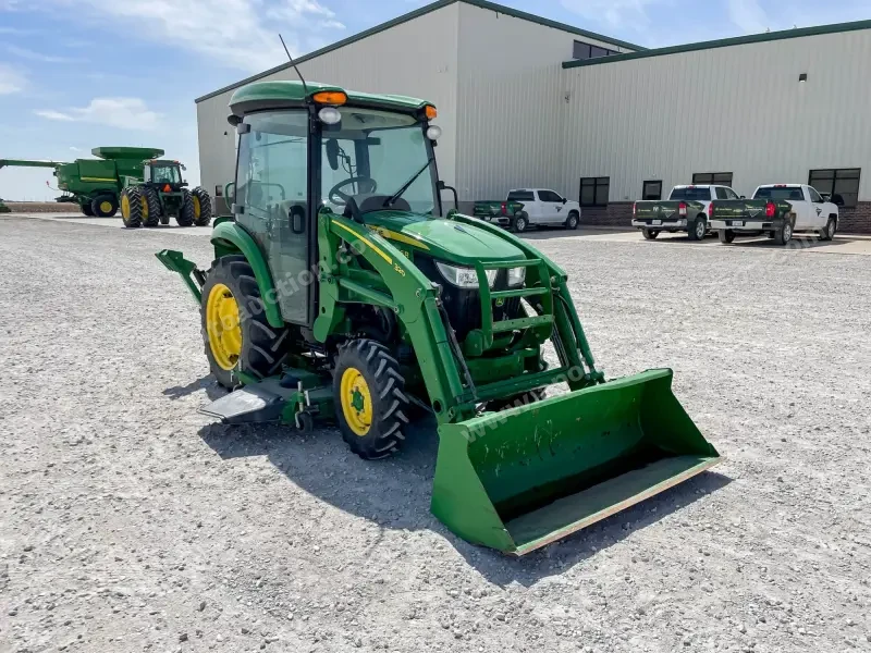 2020 John Deere 3046R Tractor Package photo 4