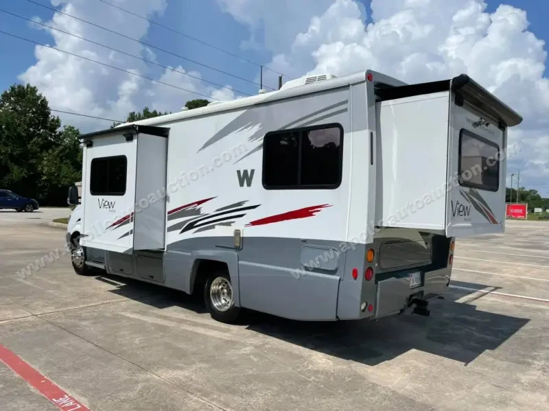 2014 Winnebago View 24g photo 2