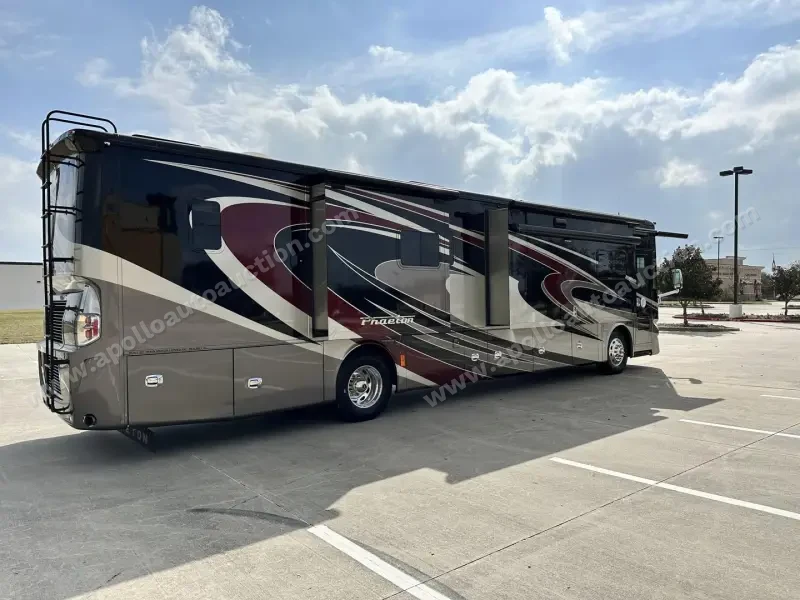 2015 Tiffin Phaeton 40QBH photo 10