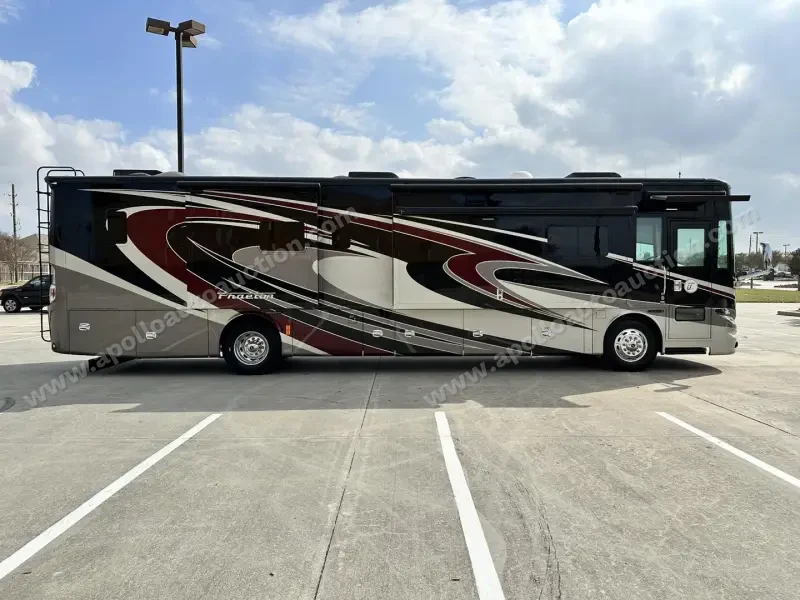 2015 Tiffin Phaeton 40QBH photo 9
