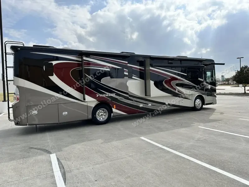 2015 Tiffin Phaeton 40QBH photo 17