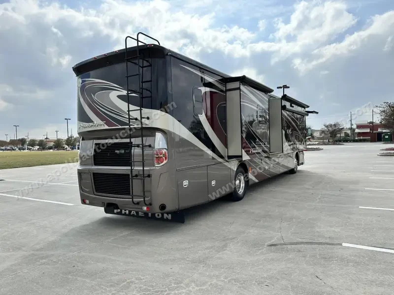 2015 Tiffin Phaeton 40QBH photo 35