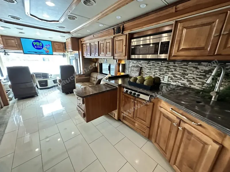 2015 Tiffin Phaeton 40QBH photo 32